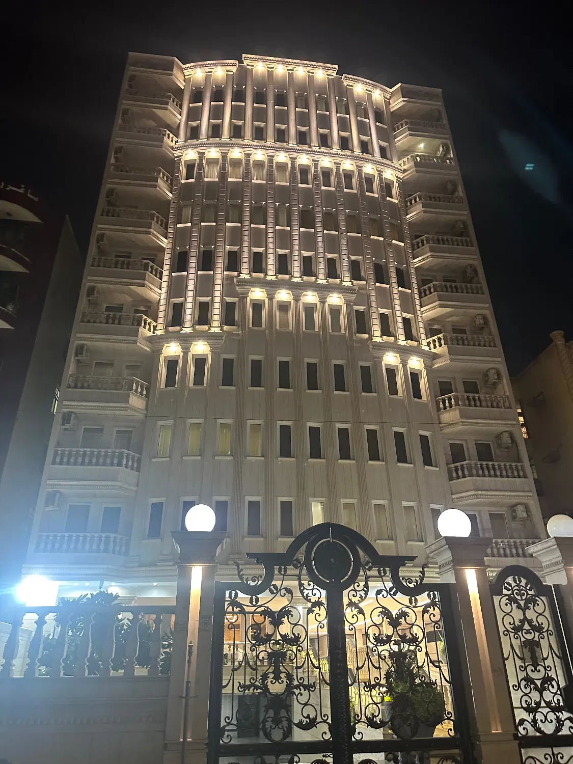 فروش واحد ۱۶۰ متر نوساز خام _ تک‌واحدی _بهشت بندر