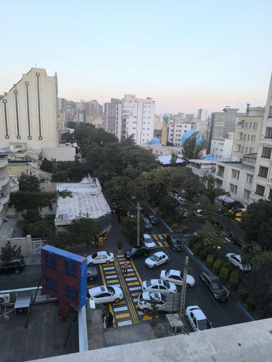 فروش حیاط ۳۰۰ متری در ولیعصر
