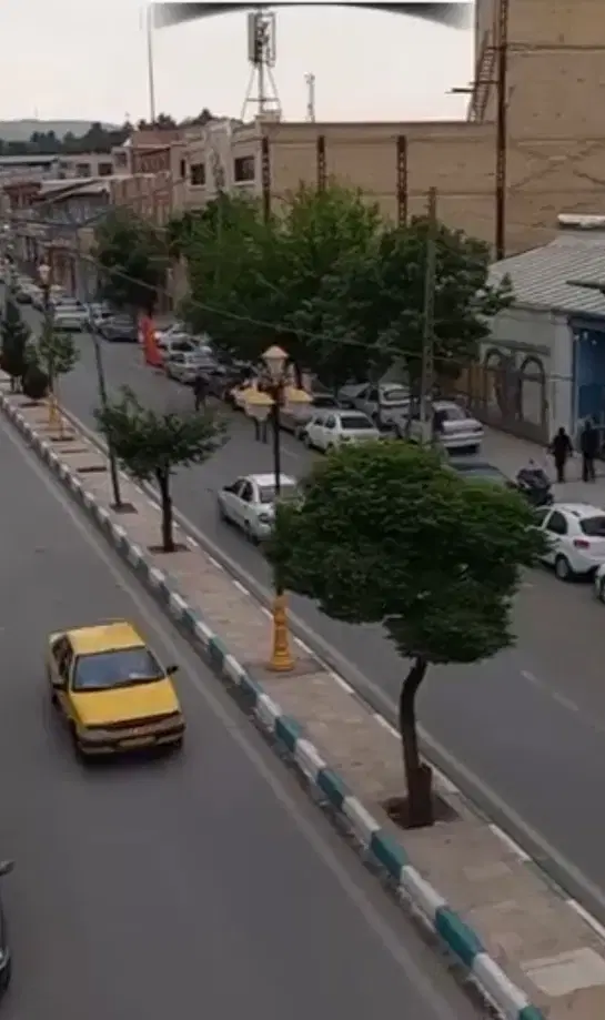مغازه جوانشیر زیر پل هوایی فروشی