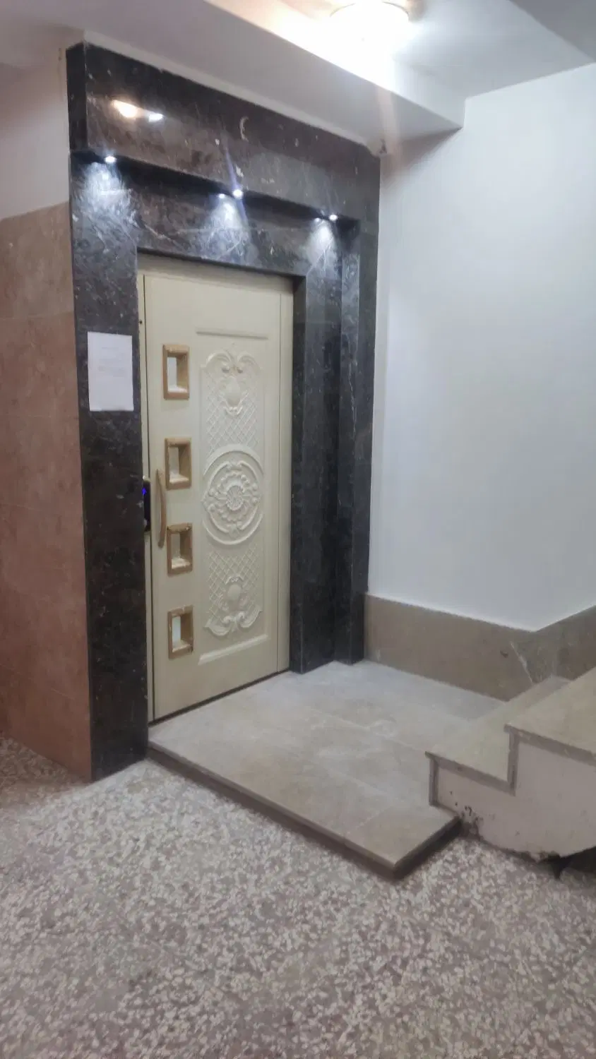 125متر آپارتمان با پارکینگ و آسانسور وانباری توس85
