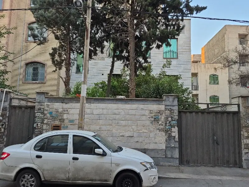 خانه ویلائی 2 طبقه . متراژ زمین 180 متر.