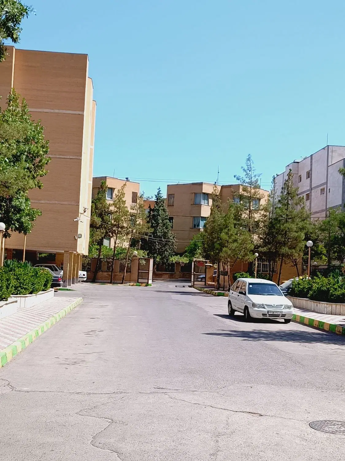 115متر 3 خواب 3 نبش تمام نور دلباز با آسانسور