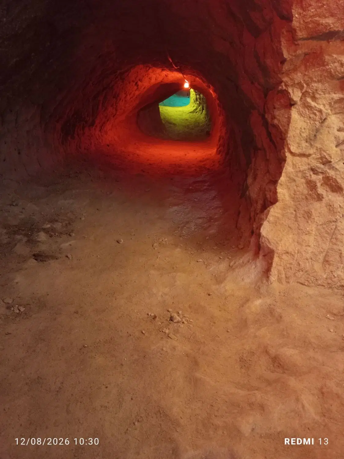 شب نشینی درغارطبیعی