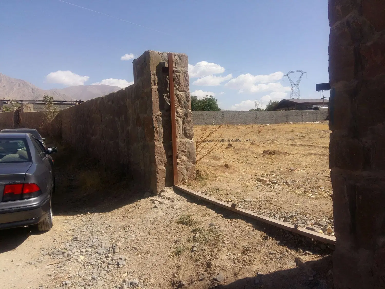 زمین در آبسرد نبش خلیج فارس و لارستان