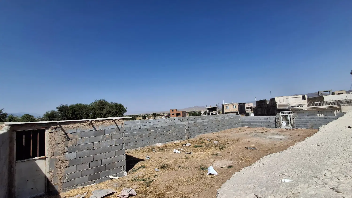 زمین سندار ۲۴۰ متری
