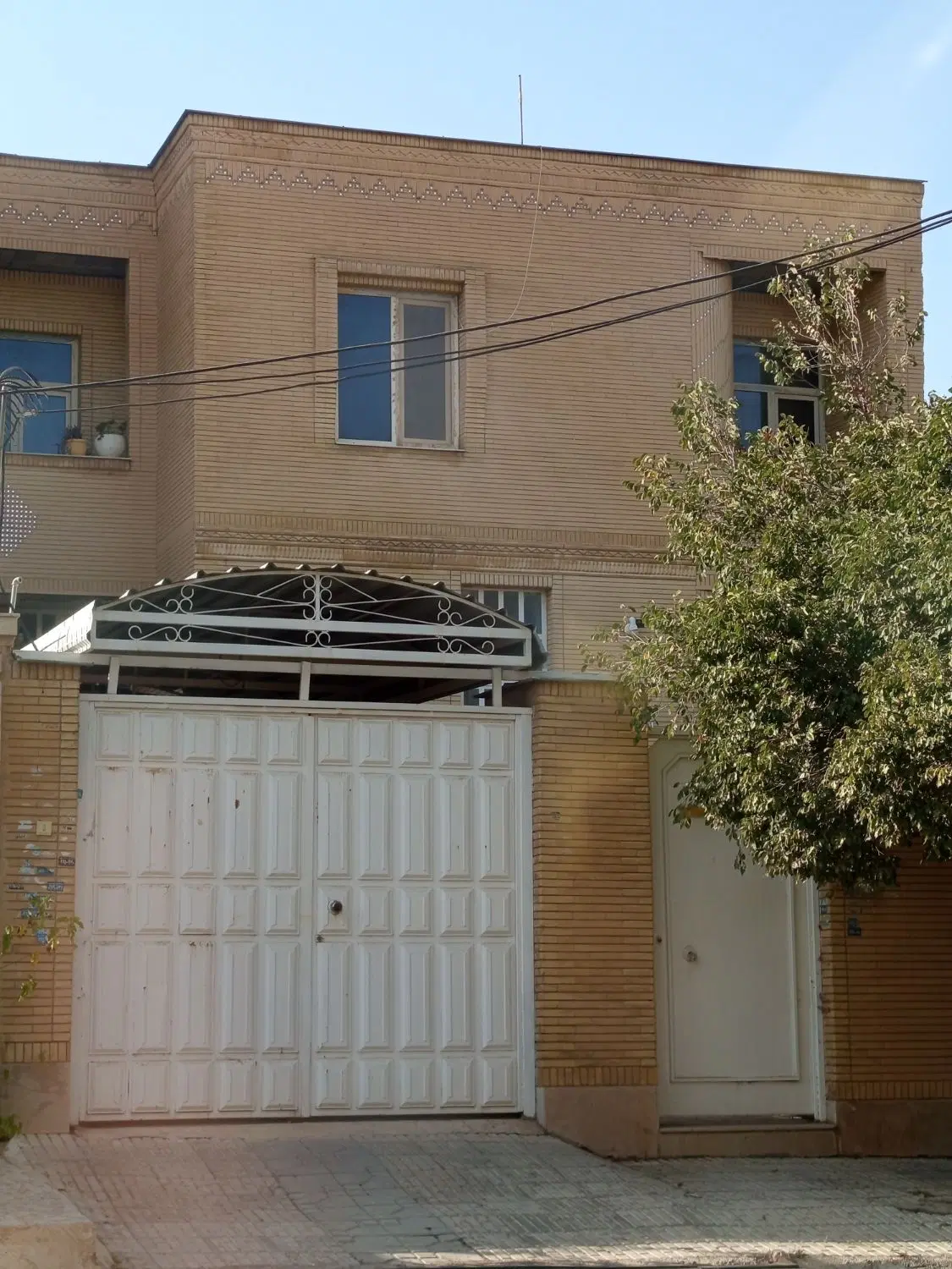 منزل ویلایی ۲ خواب دربست طبقه همکف حیاط دار