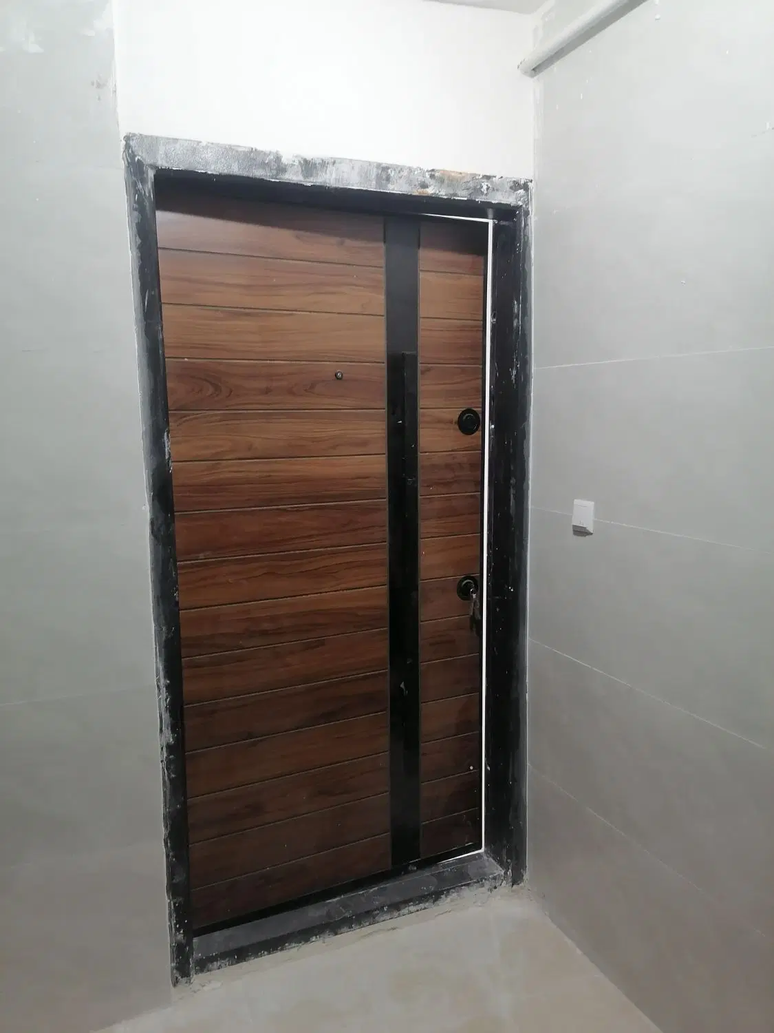 آپارتمان طبقه سوم  تک واحدی