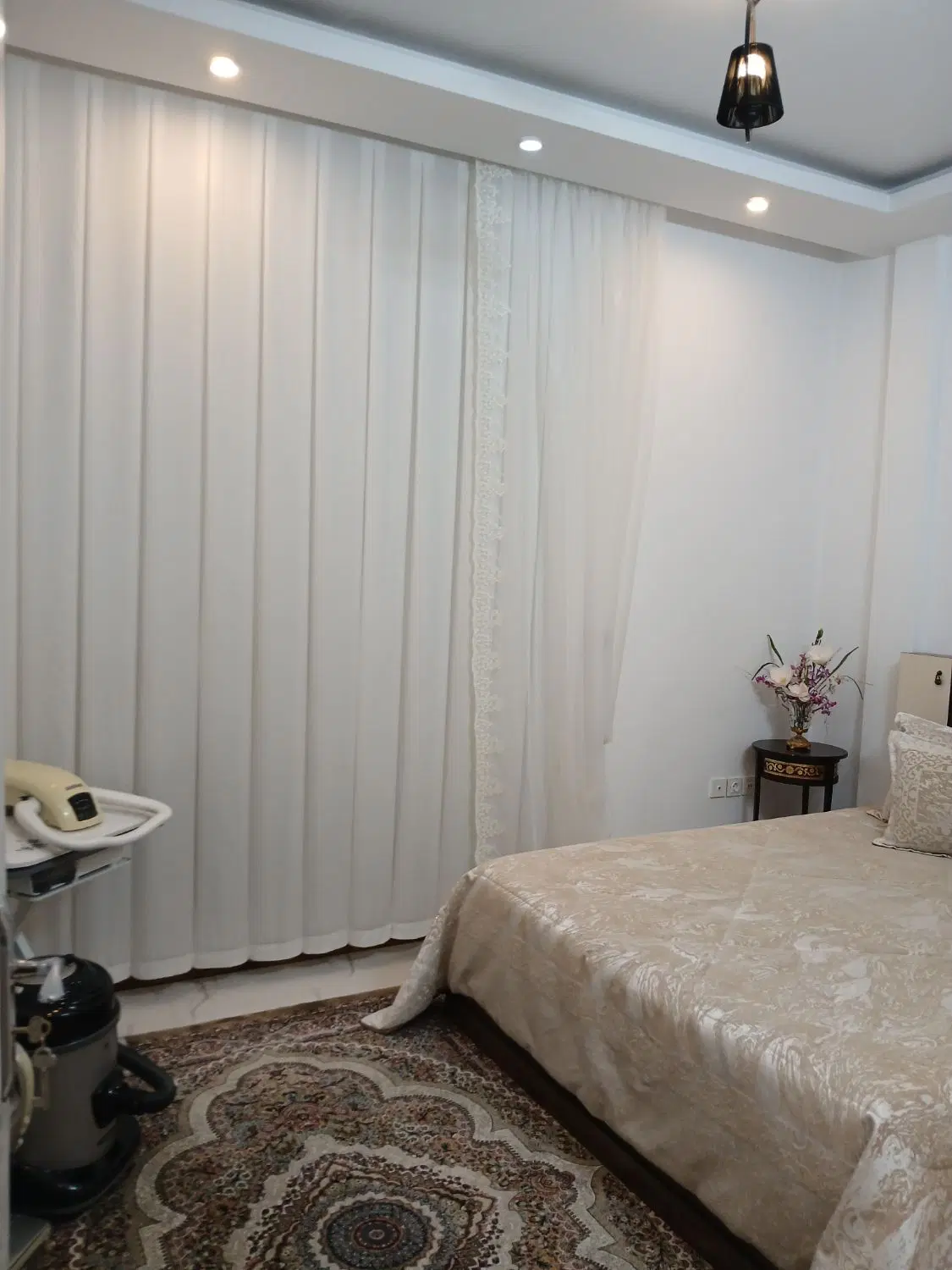 یک واحد 90 متری فروشی
