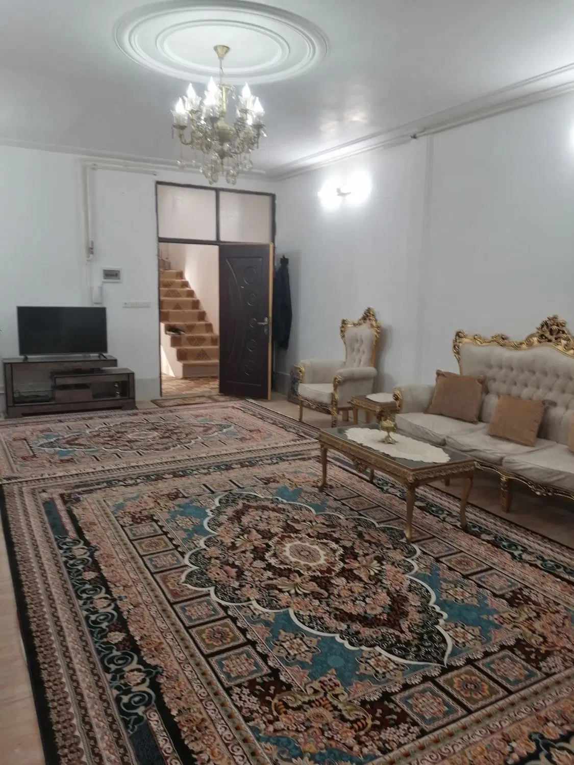 خانه ویلایی 95متری3طبقه توحید