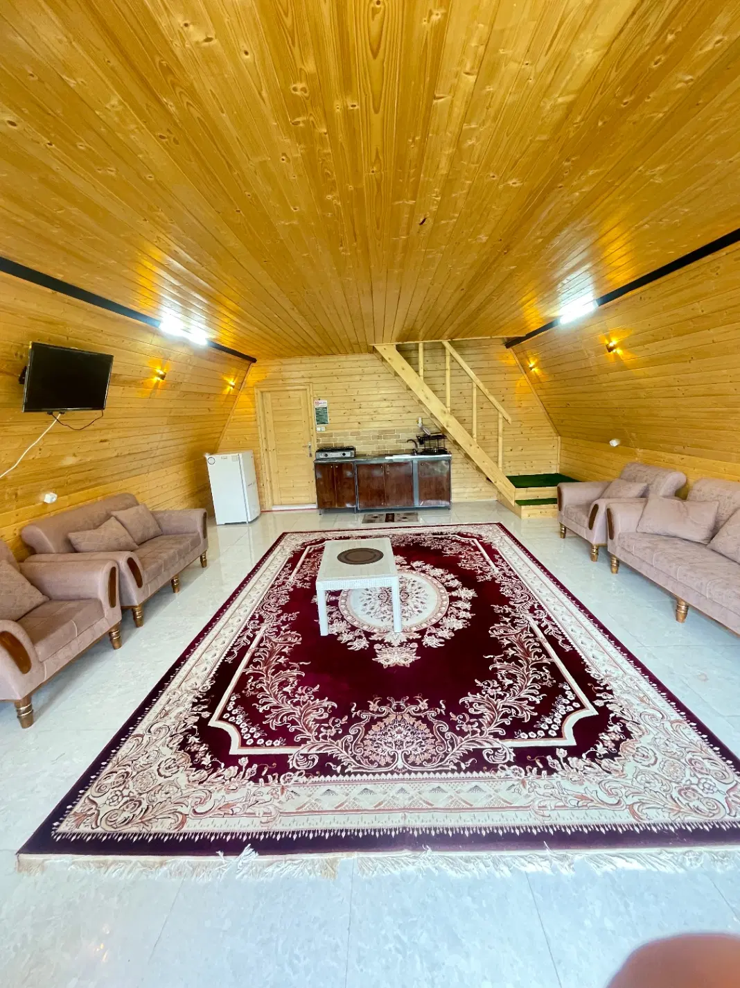 کلبه جنگلی چوبی سوییسی