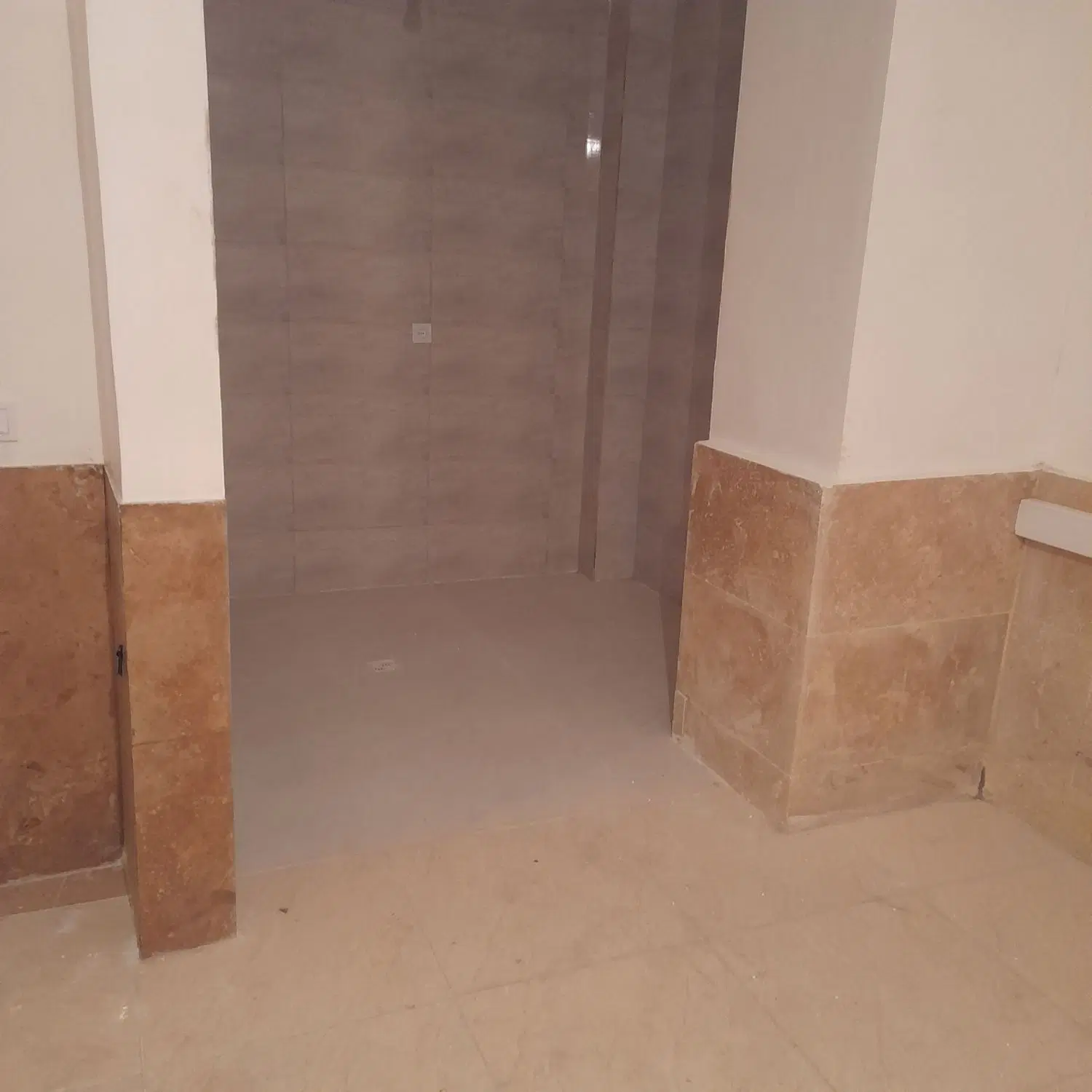 یک باب آپارتمان صفر با کاربری اداری و خدماتی