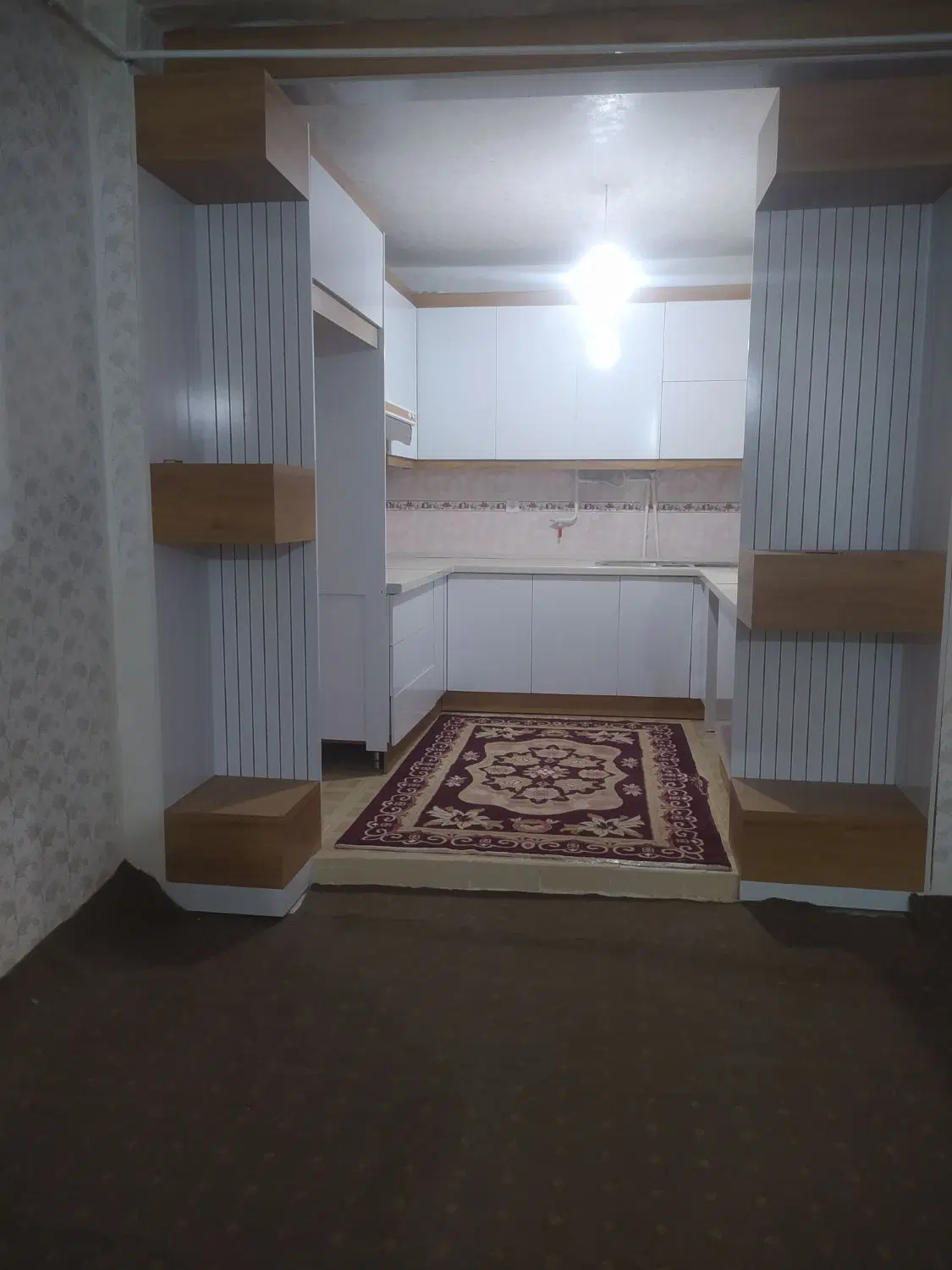 حیاط فروشی در اخونی