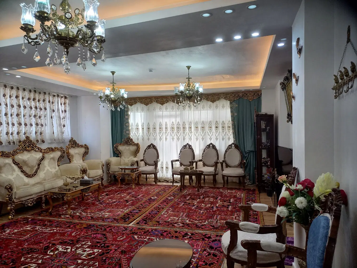 حیاط دو طبقه در شمس تبریزی