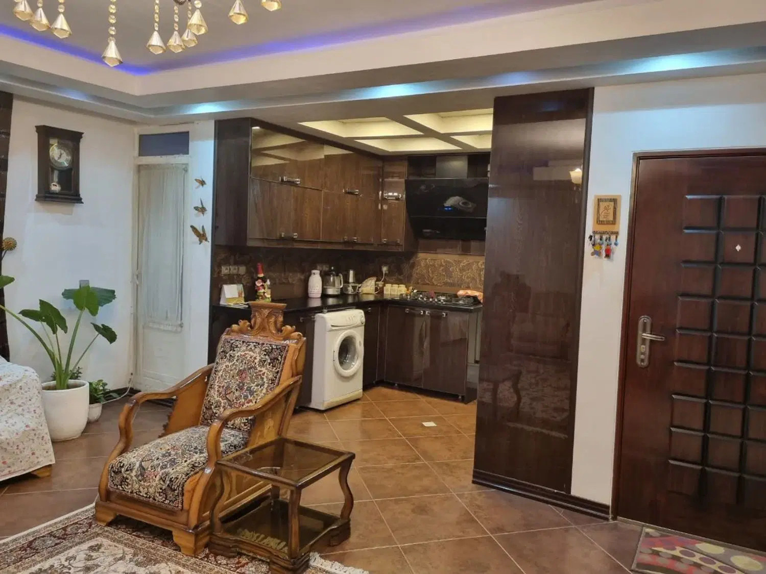 اپارتمان ۱۲۱ متراژ  سند تک برگ خیابان شهیر رعیسی