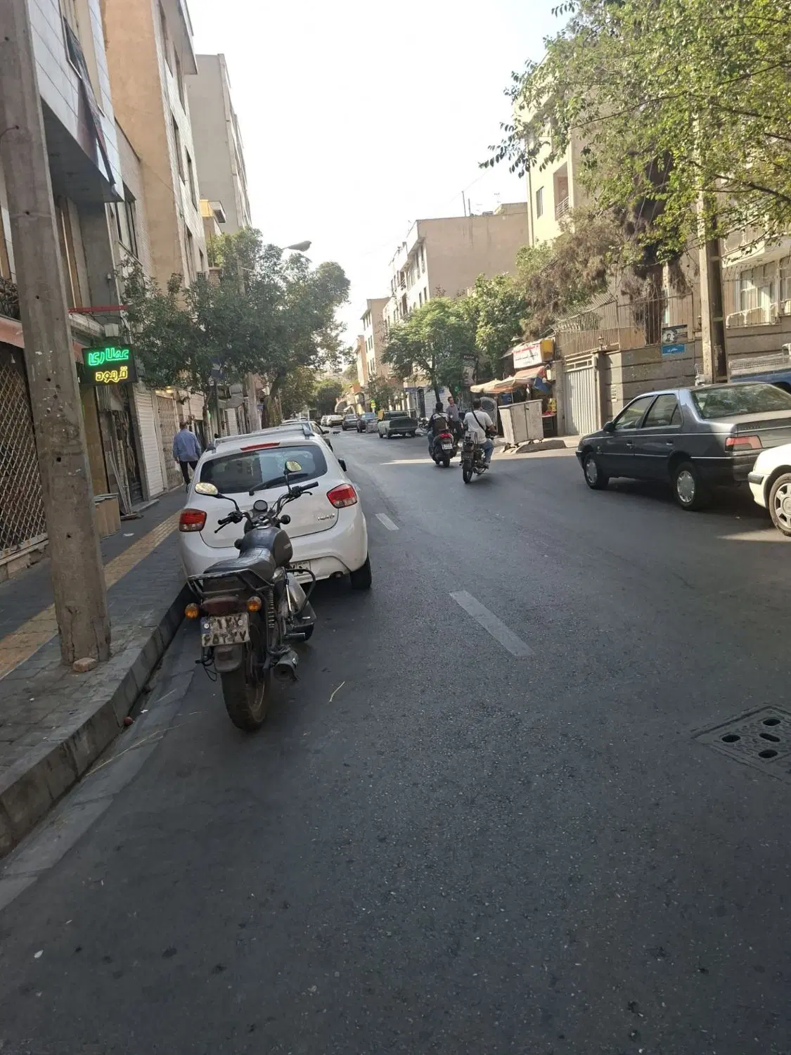 مغازه ۱۳۰متری برای اجاره