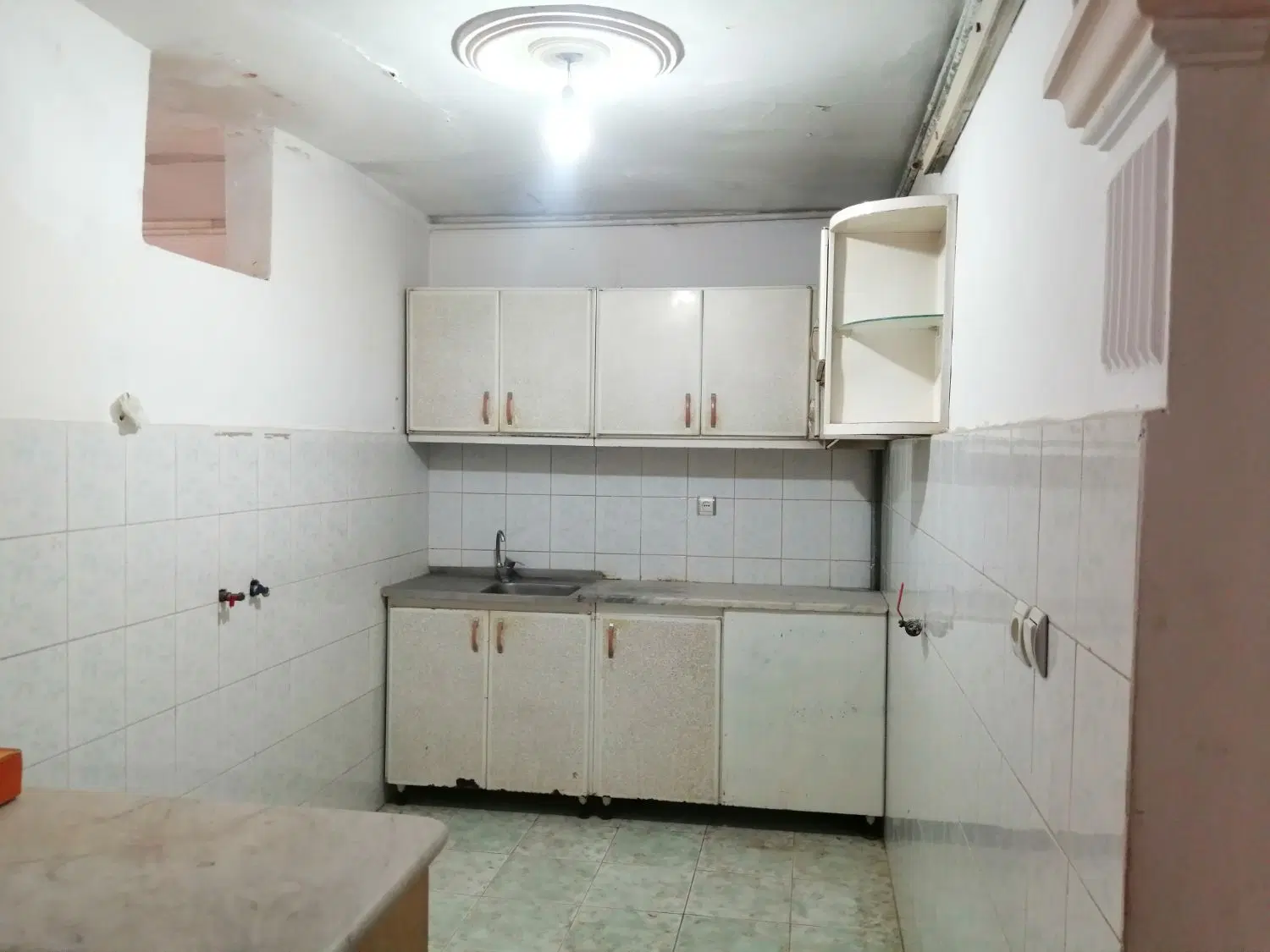 ابوطالب 52 همکف 75متر 1خ تخلیه