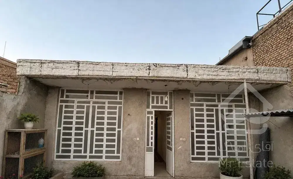 هم خانه خانم کارمند یا دانشجو