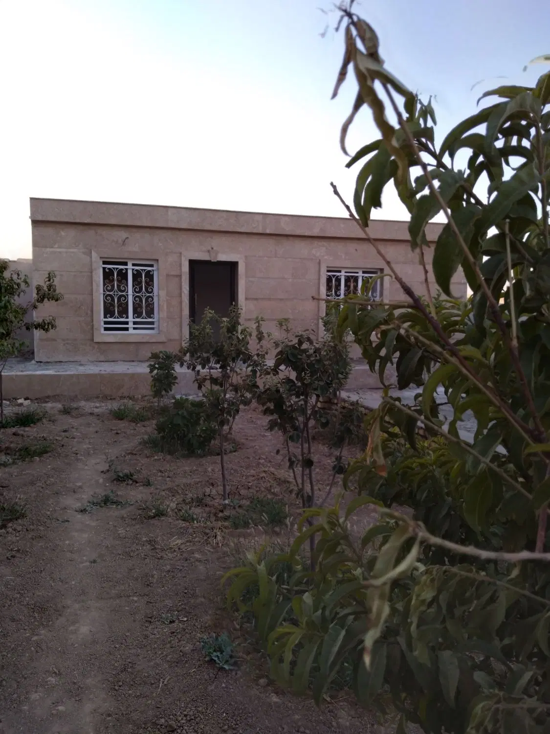 زمین باغ میقان