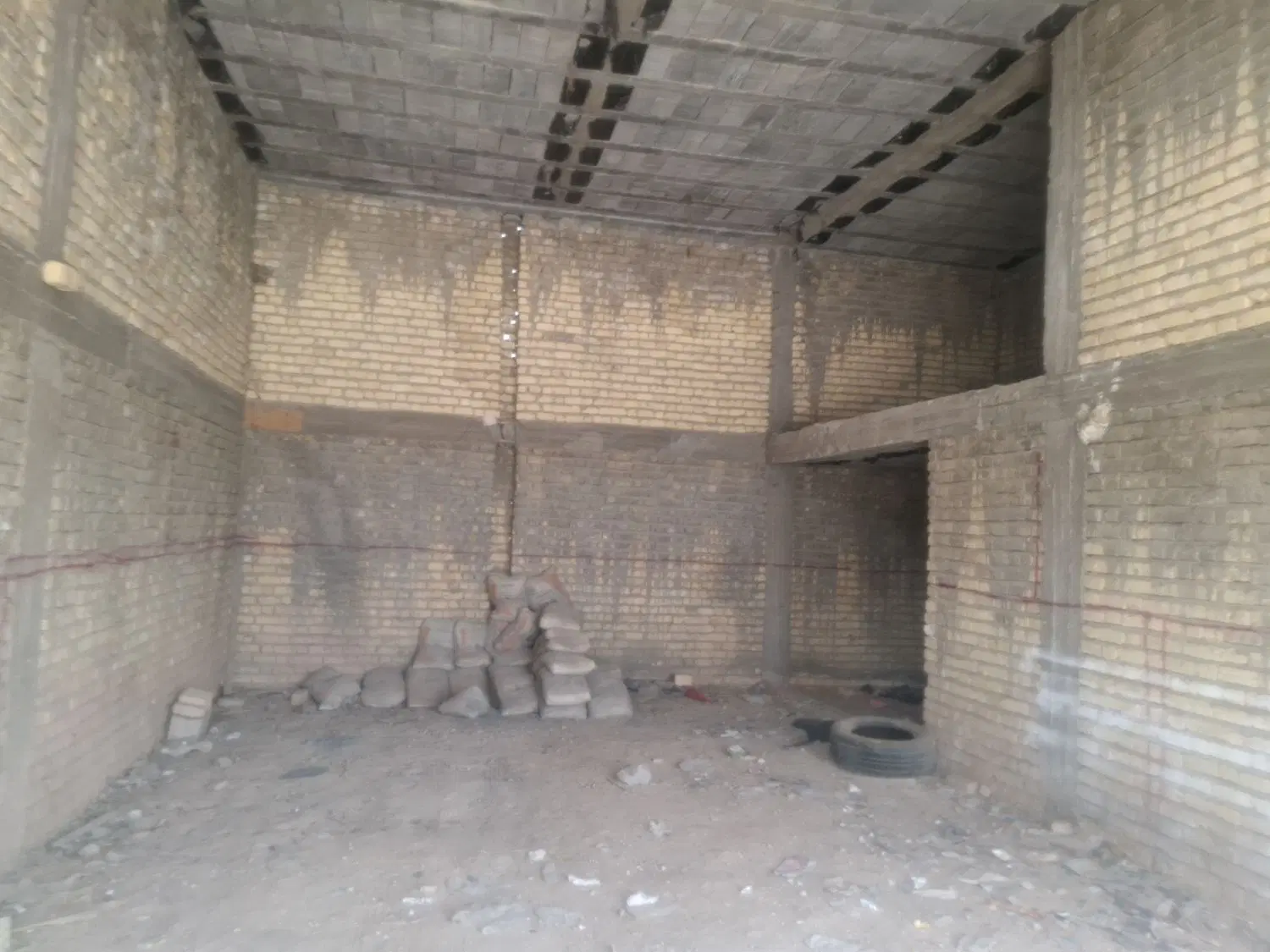 فروش یا رهن اجاره مغازه تجاری در سلطان اباد جرسقان