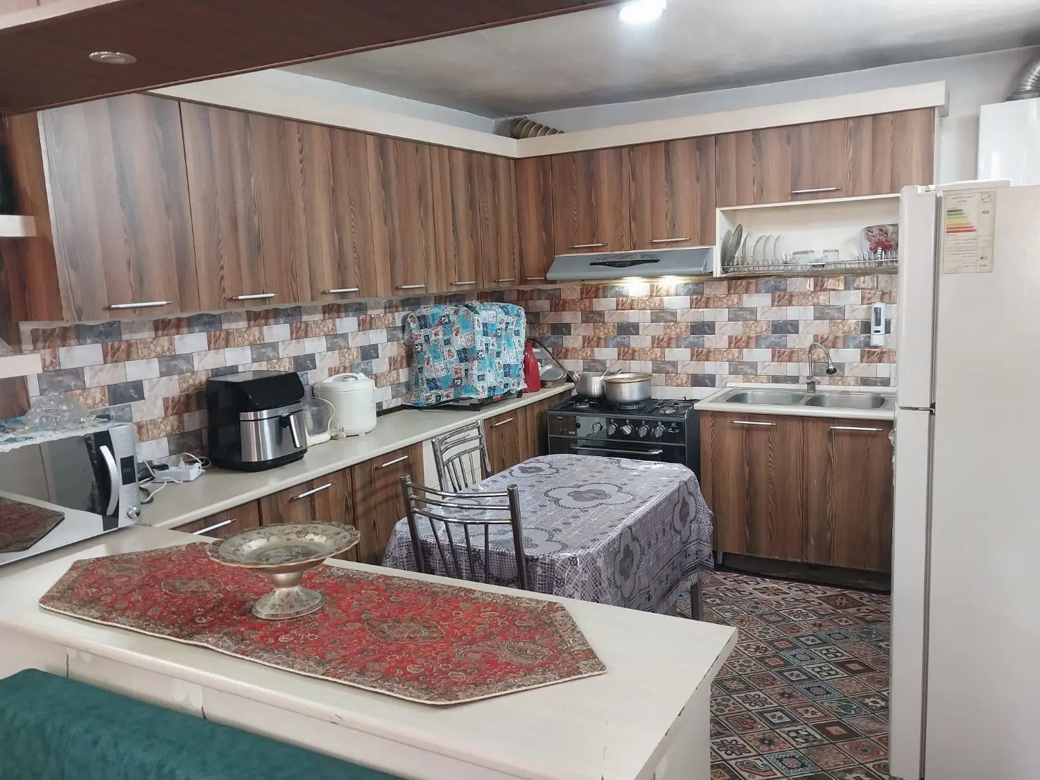 آپارتمان ۹۰ متری تکواحدی طبقه پنجم