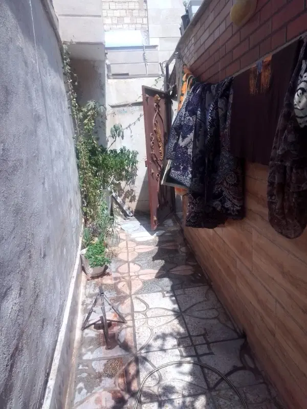 خونه دو طبقه هر طبقه حدودا 100 متری