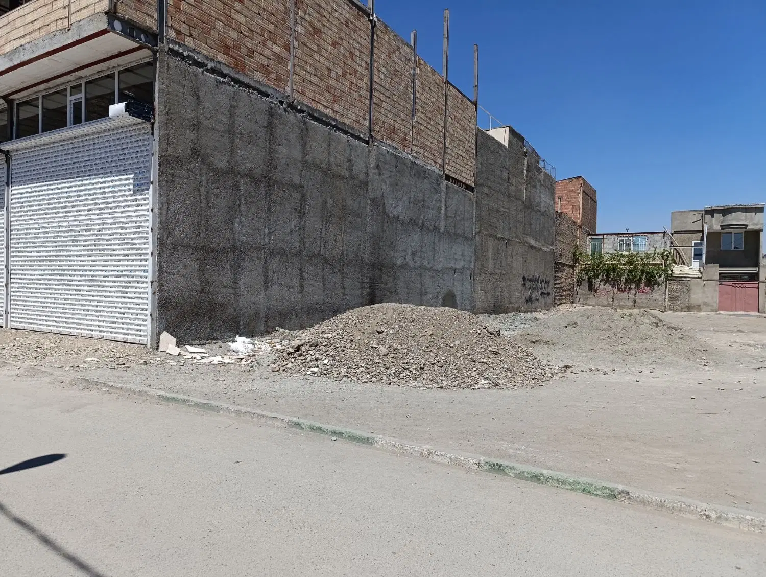 زمین بر خیابان امیریان