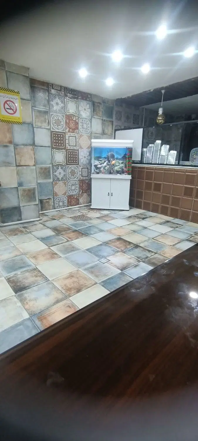 فروش، رستوران فعال در حال کار