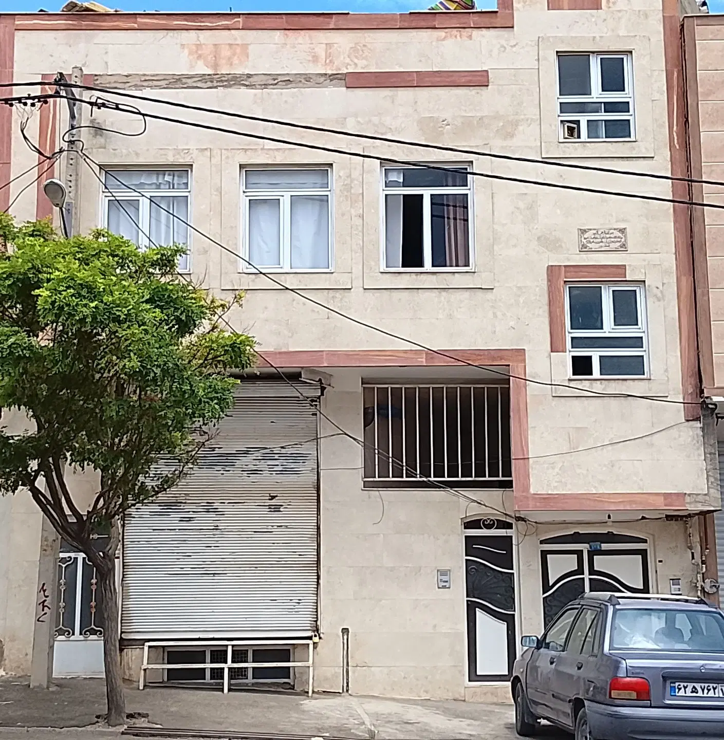 منزل سه طبقه در کرکج