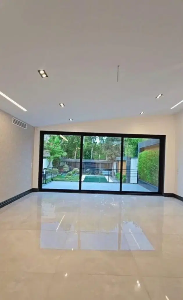 فروش ویلا ۵۰۰متر فاز۲مهرشهر تاپ لوکیشن
