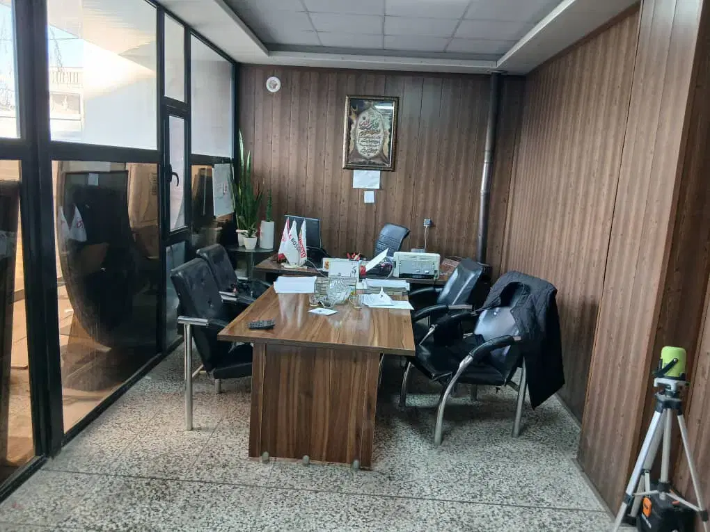 سوله و سالن انباری بزرگ