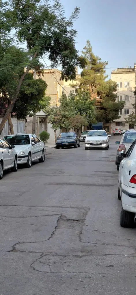 طبقه اول ۱۱۵ متری ایثارگران ۳ با پارکینگ اختصاصی