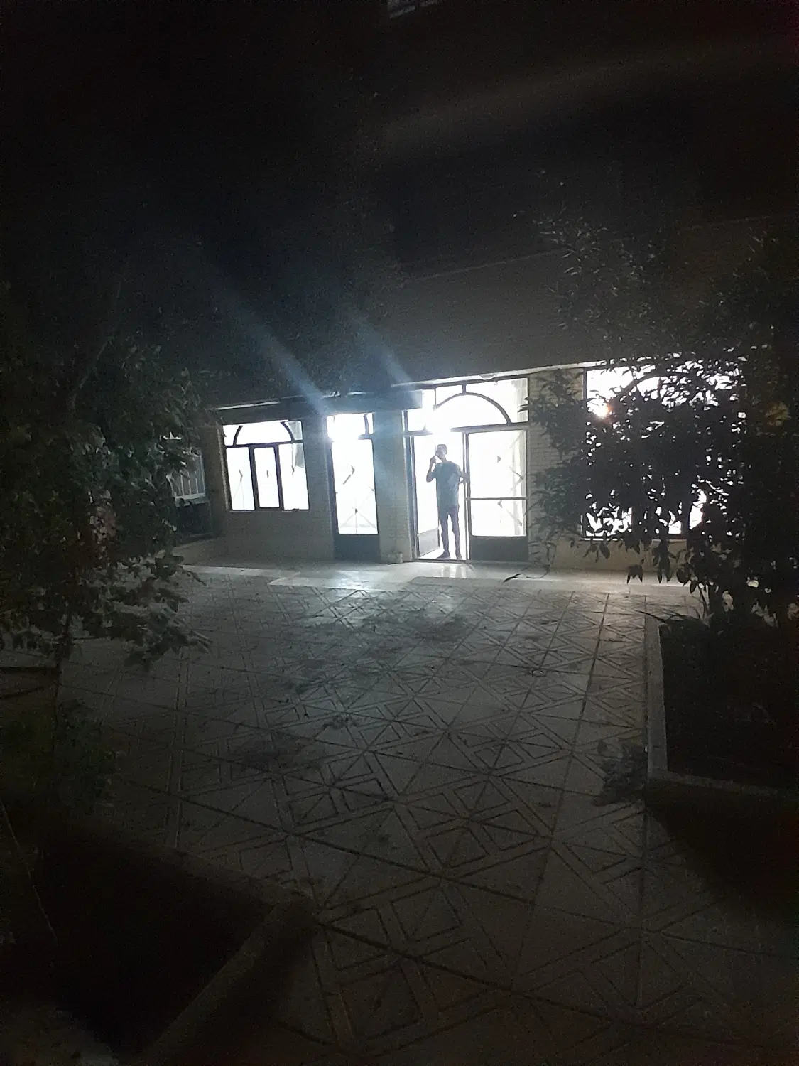 ۸۰متر جنوبی تک واحد+۱۰۰متر حیاط اختصاصی مادی ایمان