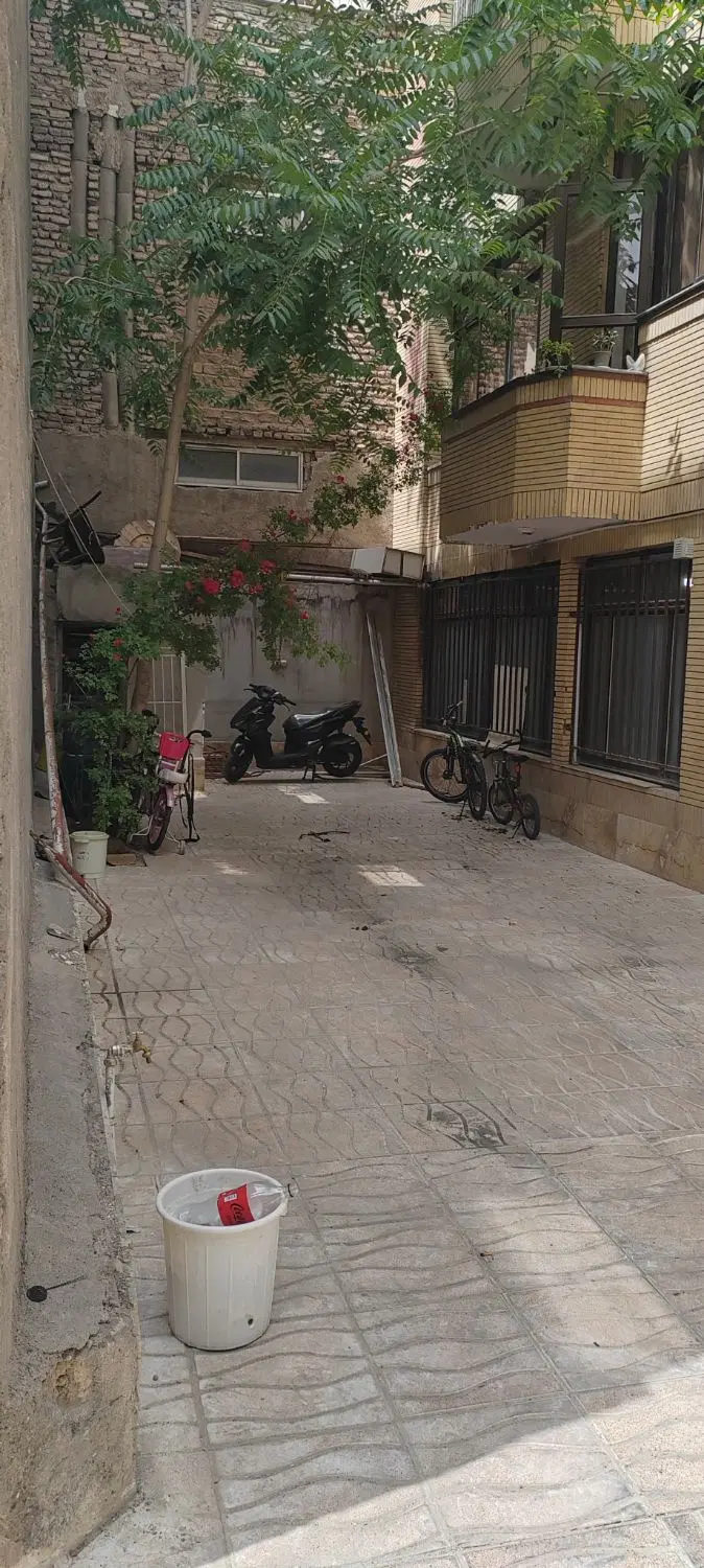 انبار ۲۰۰ متری طبقه همکف