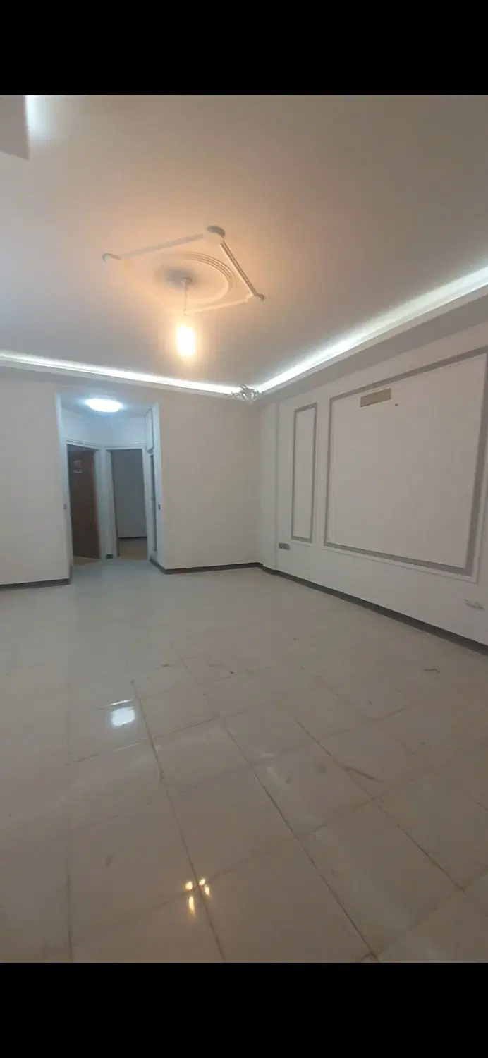 ۸۰ متر_طبقه سوم_آسانسور_حاشیه