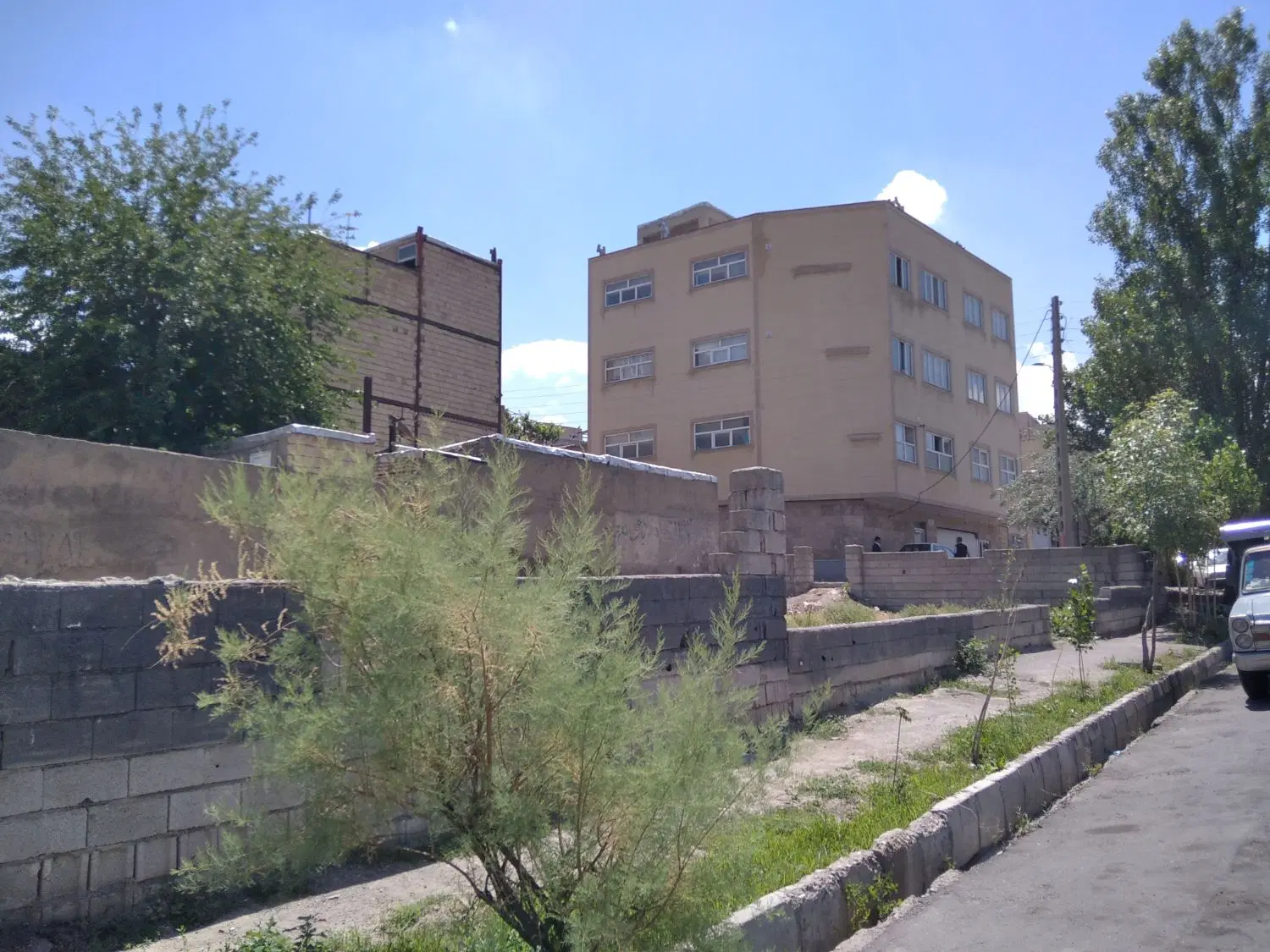 زمین فروشی