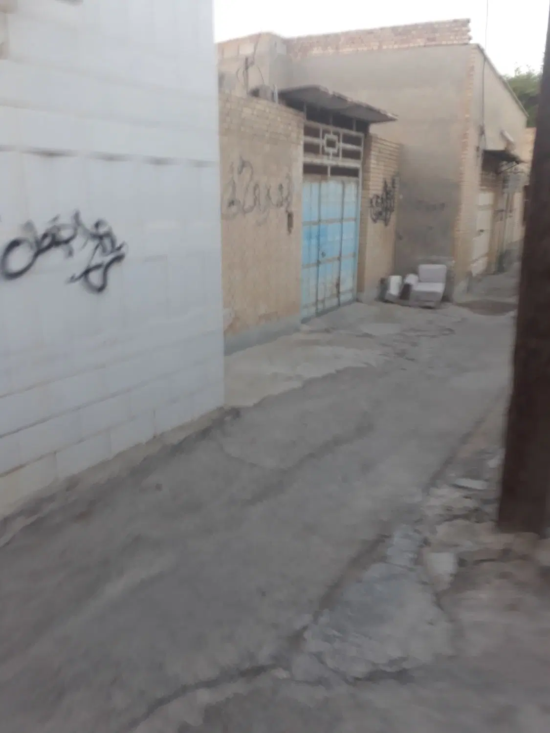 حصار خالی خیابان معلم ۹۸مترخورده