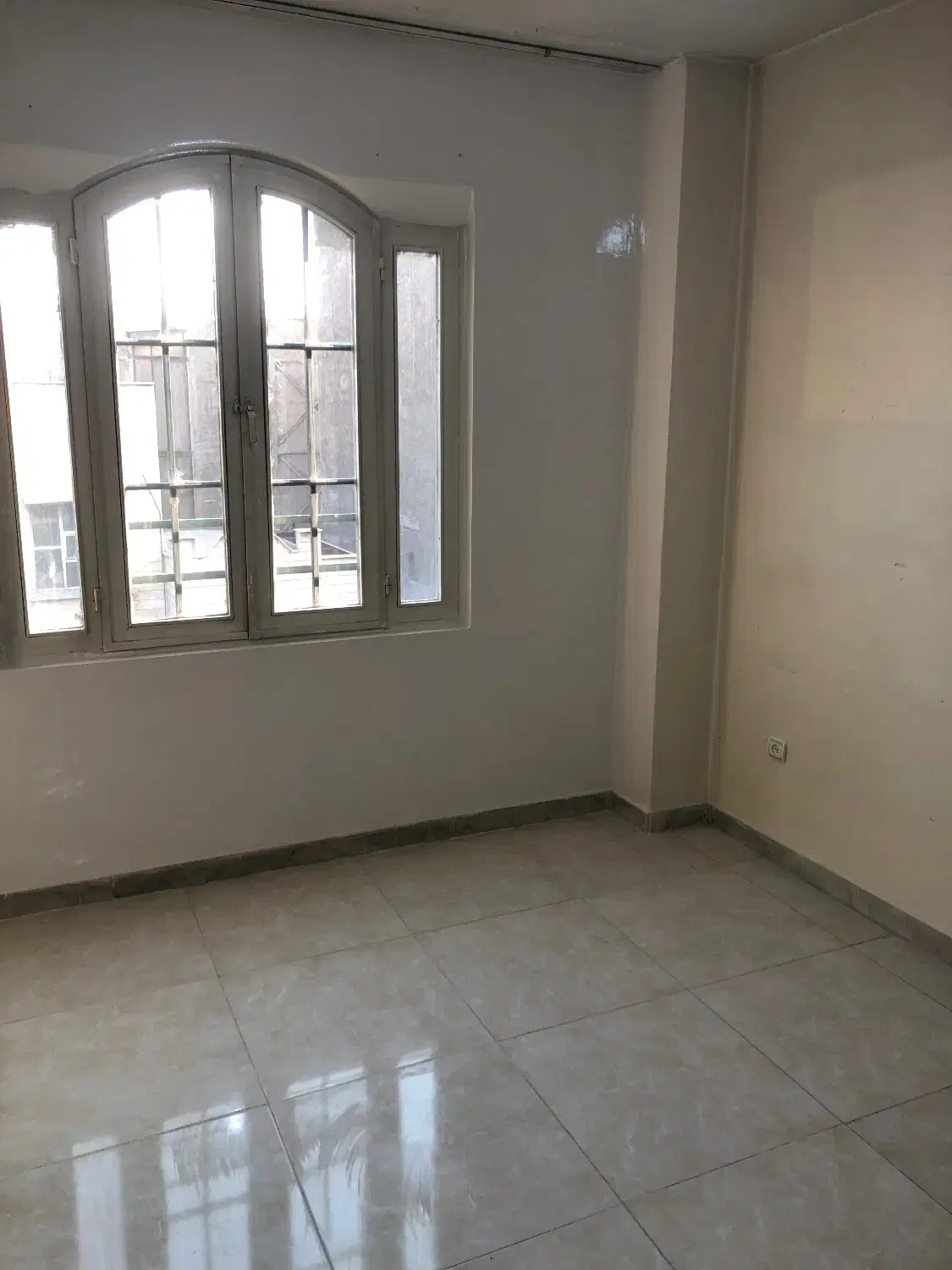 آپارتمان ۵۳ متری تمیز