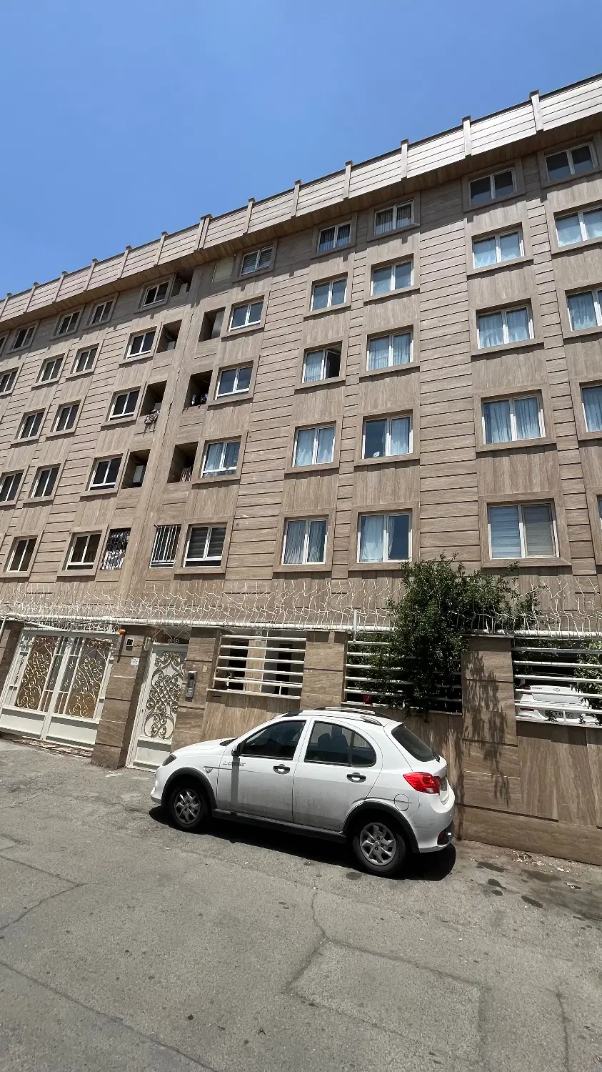 واحد ۴۰ متری در خیابان قزوین