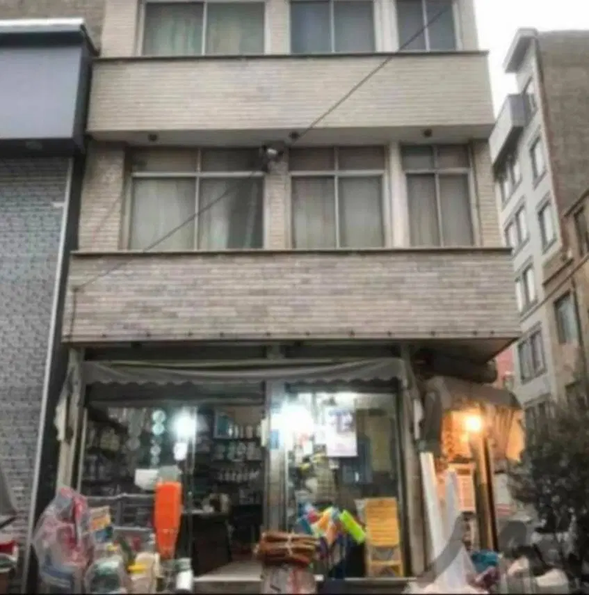 ملک کلنگی با مغازه. خیابان صمدی