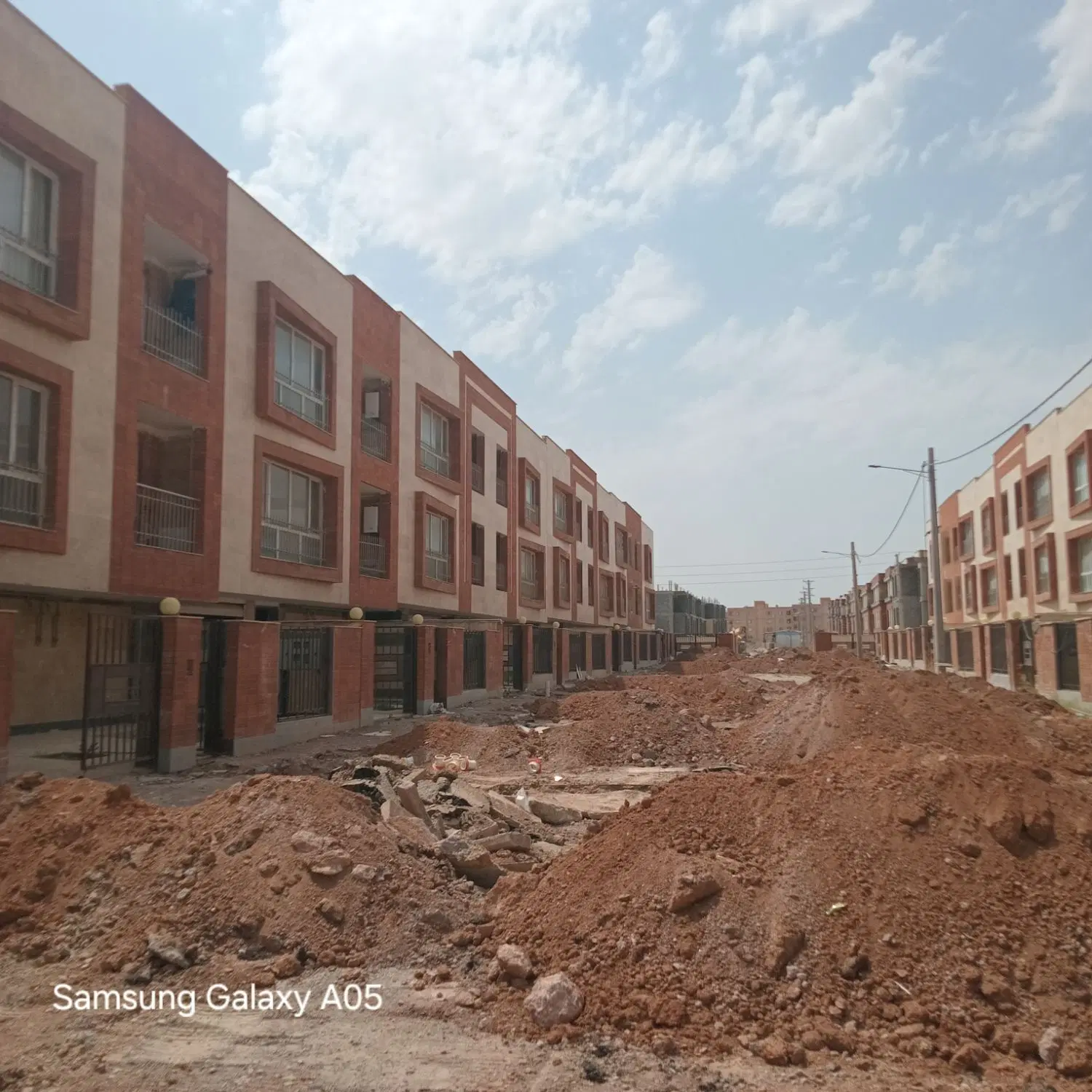 دوخوابه _۸۰ متر مفید_پارکینگ مسقف_ اق.ساطی