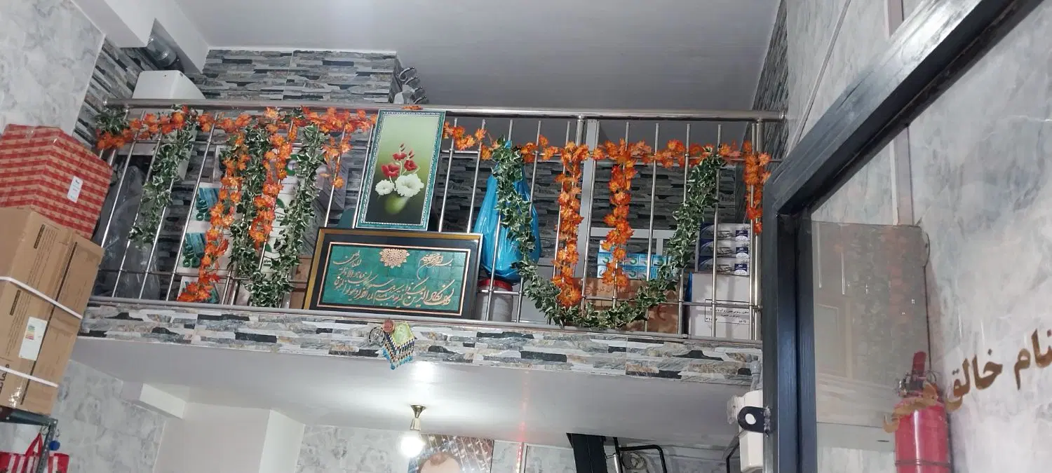 مغازه ۲۰متری سقف بلند دارای بالکن سر یس بهداشتی