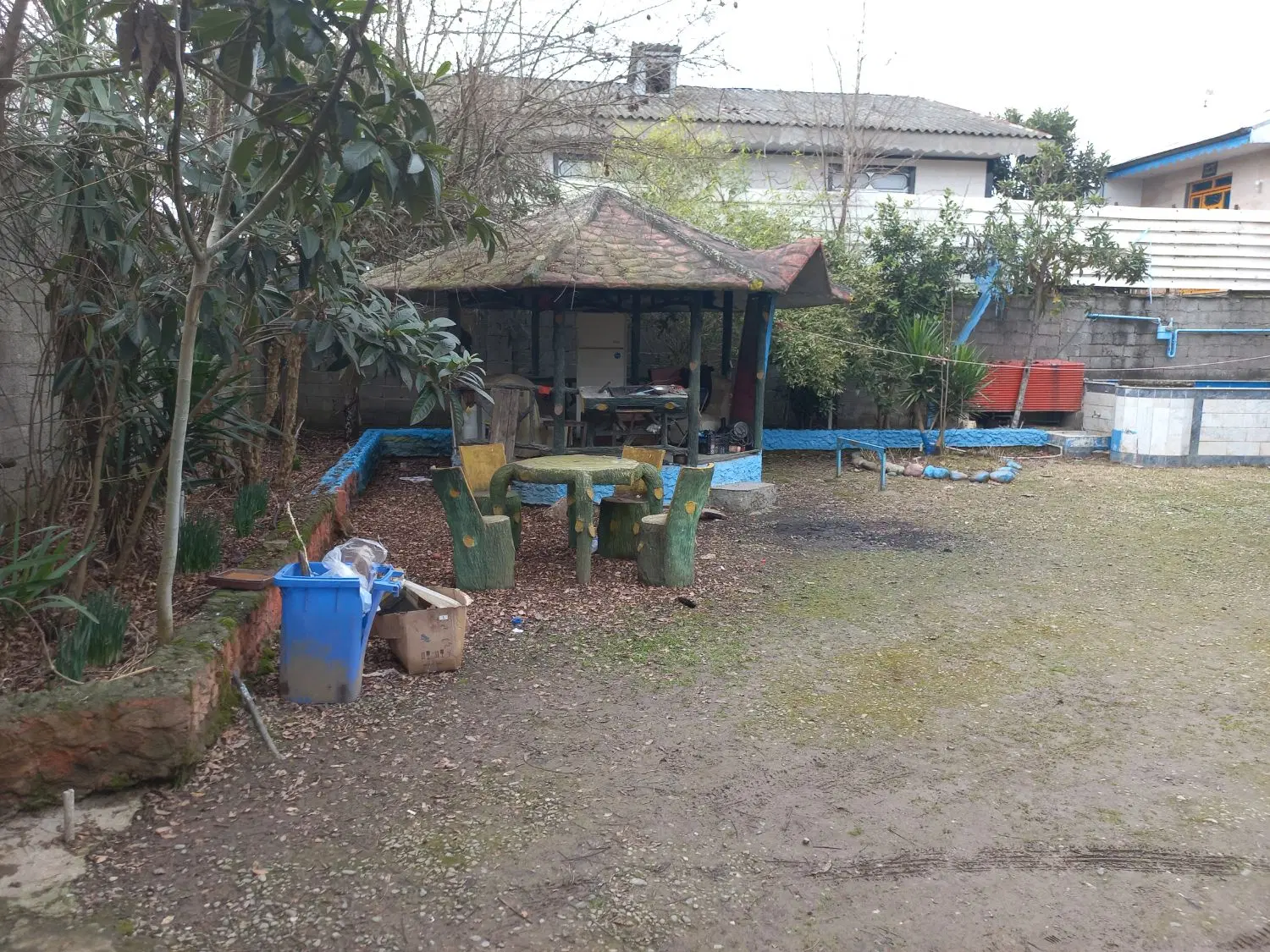 اجاره کلبه چوبی سنتی داخل ویلا