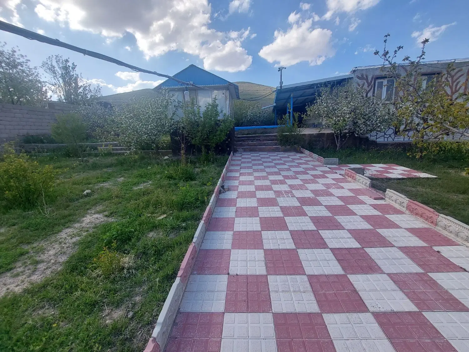 ۱۲۵۰متر ویلا در شهرک ویلایی نیاوران شادباد