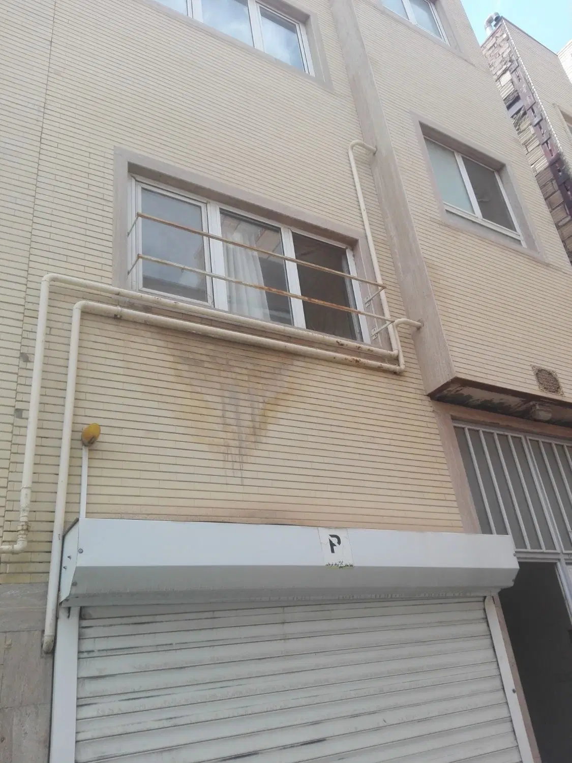 حیاط دربست در سرباز شهید