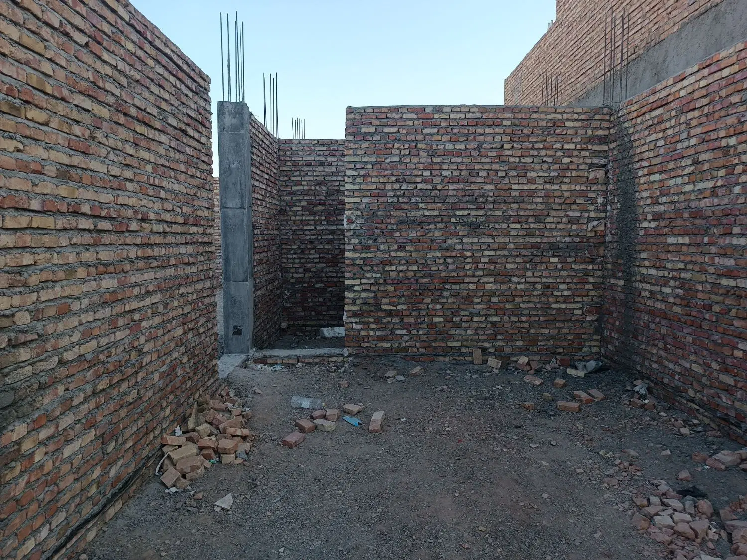خانه نیمه کاره فروشی
