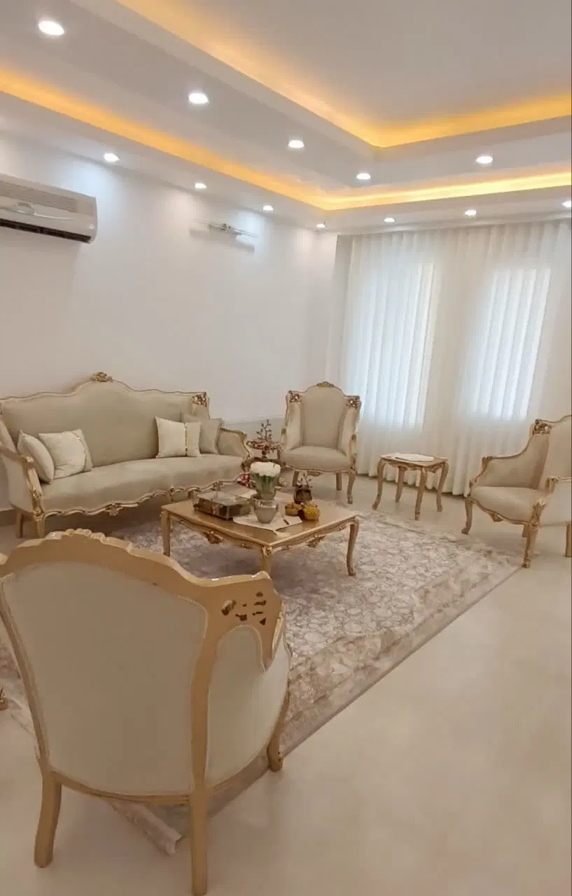 دو طبقه روی پیلوت ۱۶۰ متری