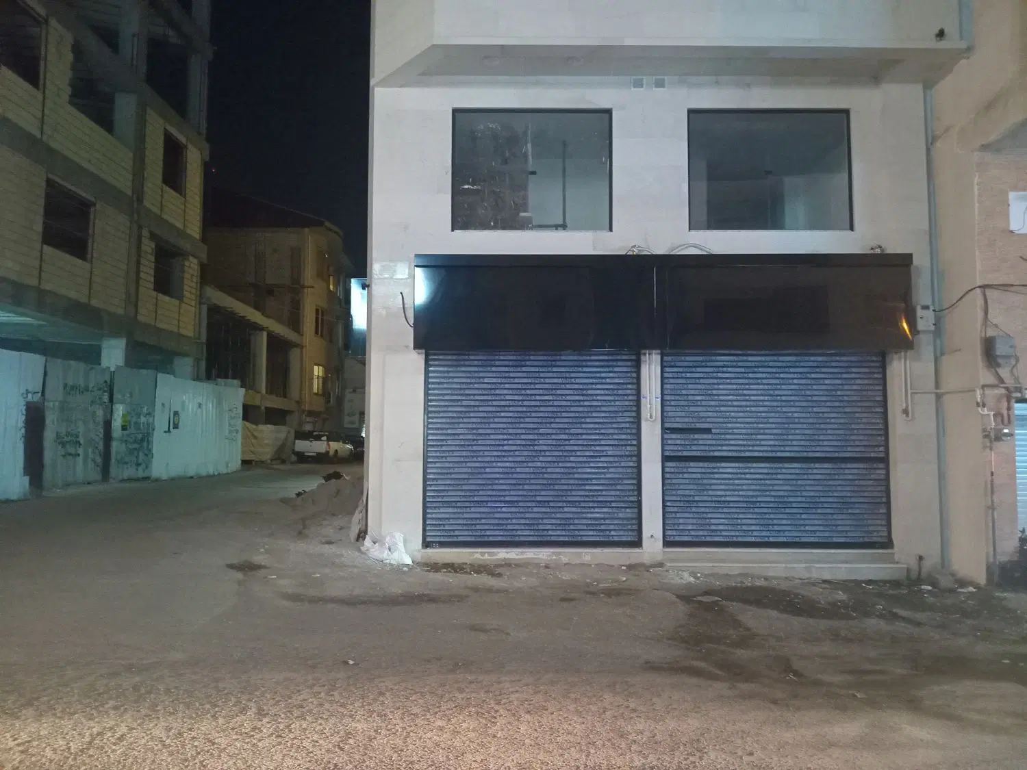 فروش دو دهنه مغازه ۲۹متری سند دار در ۸ دی