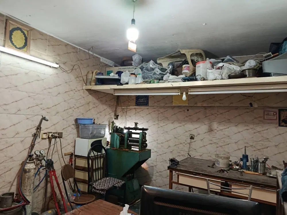 مغازه زرگری ۱۴ متری اصفهان با تخفیف پای معامله