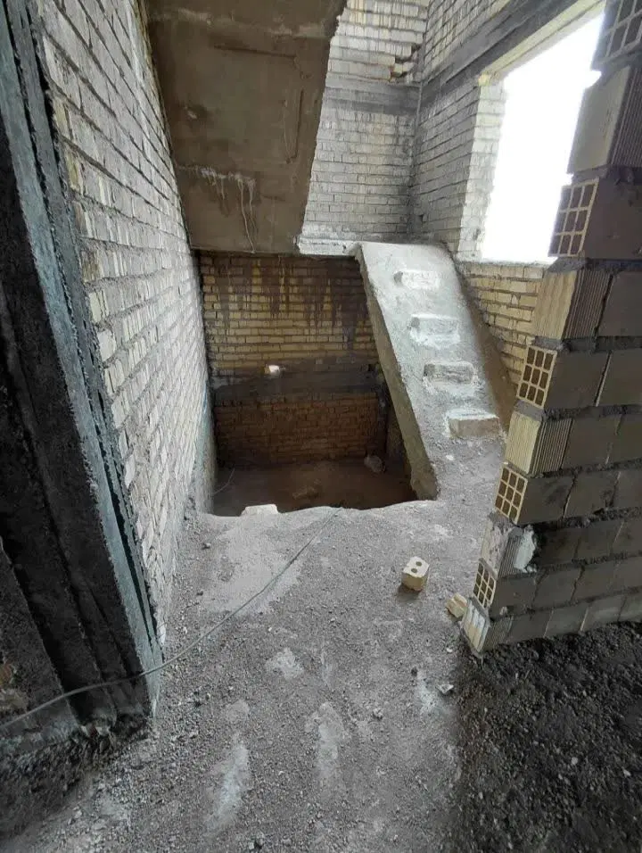 اسکلت بالای مغازه
