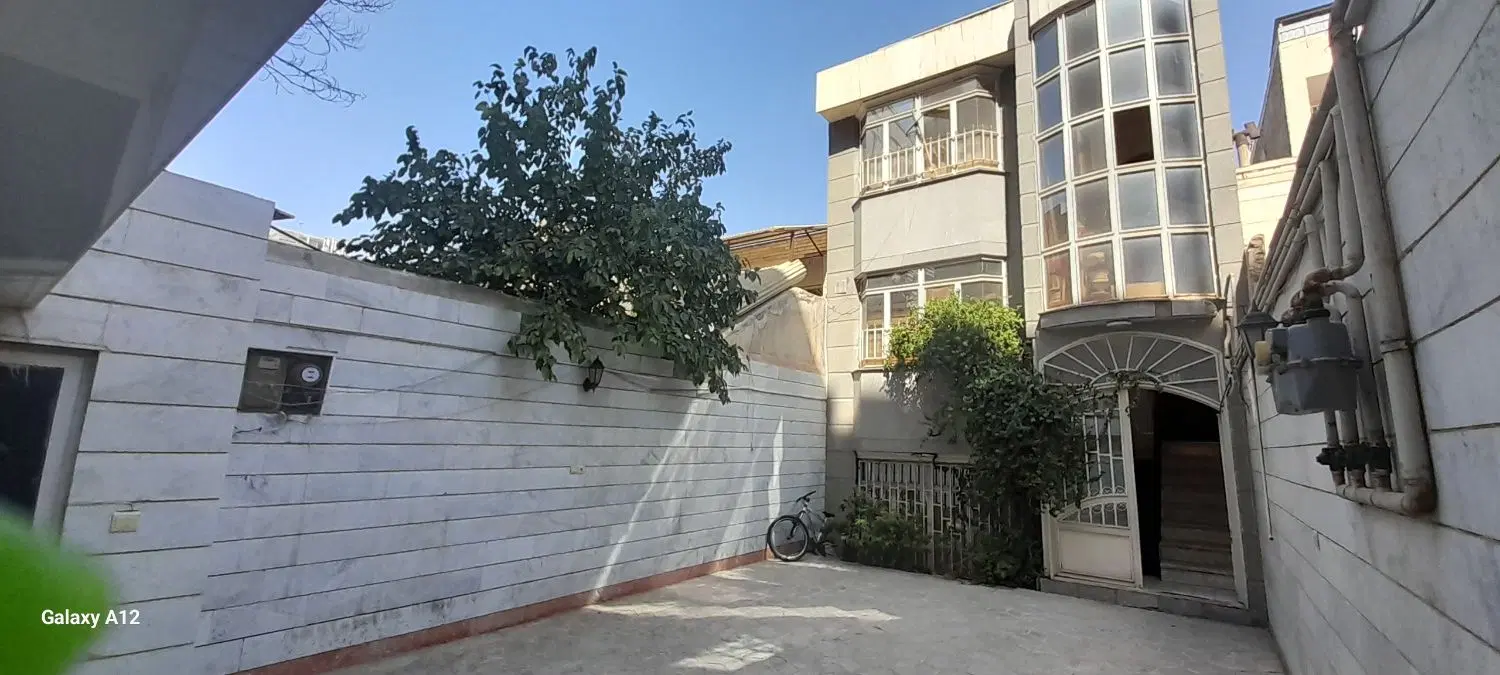 ویلایی ۱۵۰ متری _ بلوار ابوطالب _ ۳ طبقه مجهز